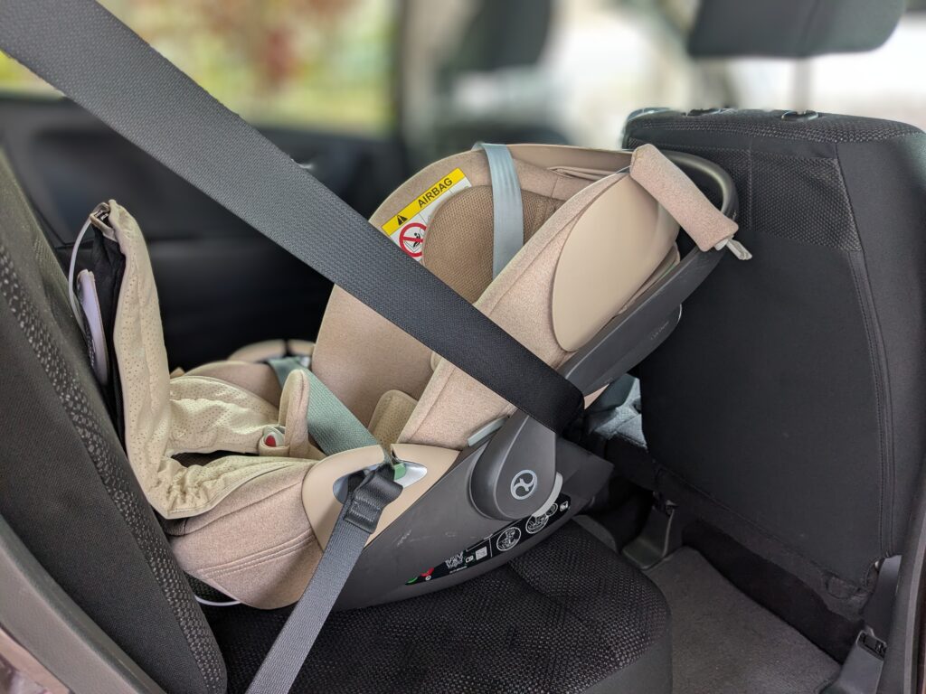 ハワイ　チャイルドシート　固定